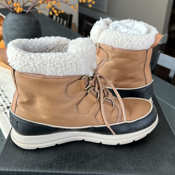 Sorel Tan Explorer Carnival Ankle High Boots - Picture 6 of 10
